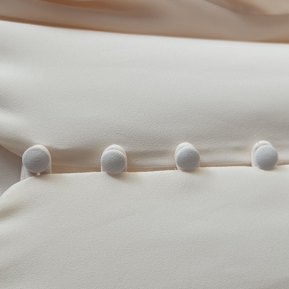 LOFT, Closed, Officewear, Workwear, thin straps, V-neckline, button closure Top - Picture 4 of 10